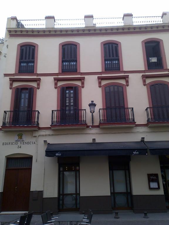 Apartamento Venecia Arenal Севиля Екстериор снимка